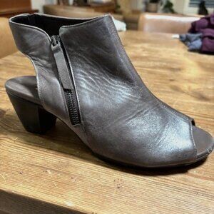 Munro Nakita Metallic Brown Peep Toe